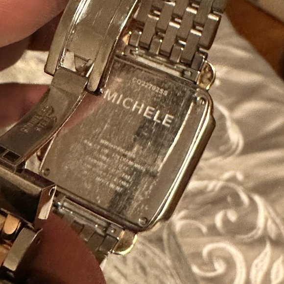 Gently use original box  100% Autentic - Picture 3 of 4